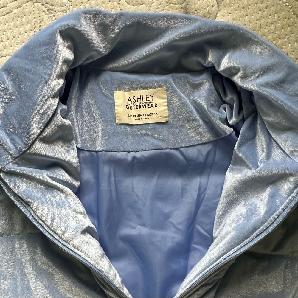 beautiful blue shimmery puffer jacket - Picture 3 of 3